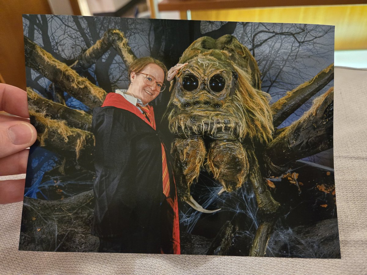 JennyTS86's tweet photo. I've met Aragog today 😊 @GermanfilmCon #germanfilmcomiccon https://t.co/KZnxODt685