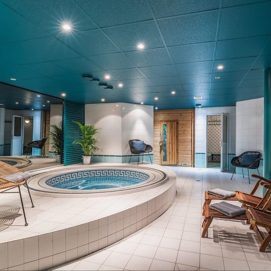 EDujourdhui's tweet photo. - DIVISION HOTELLIERE -
Avec 6 hôtels à son actif, notre division hotellière HOTELLERIE DE CHAMPAGNE intensifie son développement en association avec le Groupe Atalante Hotels.
Pour vos séjours d'affaires ou vos projets de weekends, profitez du confort et du service de nos établissements.
JE Bristol Reims*** - 40 chambres -
https://t.co/jGFfFzakQs
JE Best Western Centre Reims*** - 50 chambres - https://t.co/w546HFa3D9
JE Grand Parc Marne La Vallée*** - 64 chambres- https://t.co/OfJMw20ZB5
H Bristol Avignon**** - 70 chambres -
https://t.co/RJ7ANR6YKO
TH Grand Saint Jean Beaune*** - 57 chambres - www.hotel-au-grand-st-
https://t.co/wz0NOhnjPu
IL Sure Hôtel Centre Beaune****- 49 chambres - www.sure-hotel-centre-
https://t.co/4YjNYr5Itn
Ouvertures prochaines bientôt communiquées SON
https://t.co/bqxPthMRpm