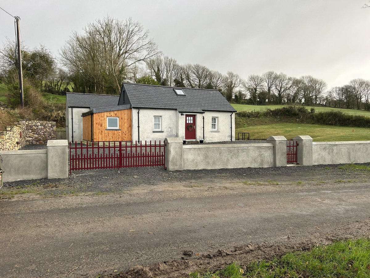 Thefriz73's tweet photo. So the gates finally fitted . Bridget’s cottage finally finished . Really lovely couple renting a few months now . A thoroughly wholesome project. The search for something similar continues https://t.co/KChkb3USlI