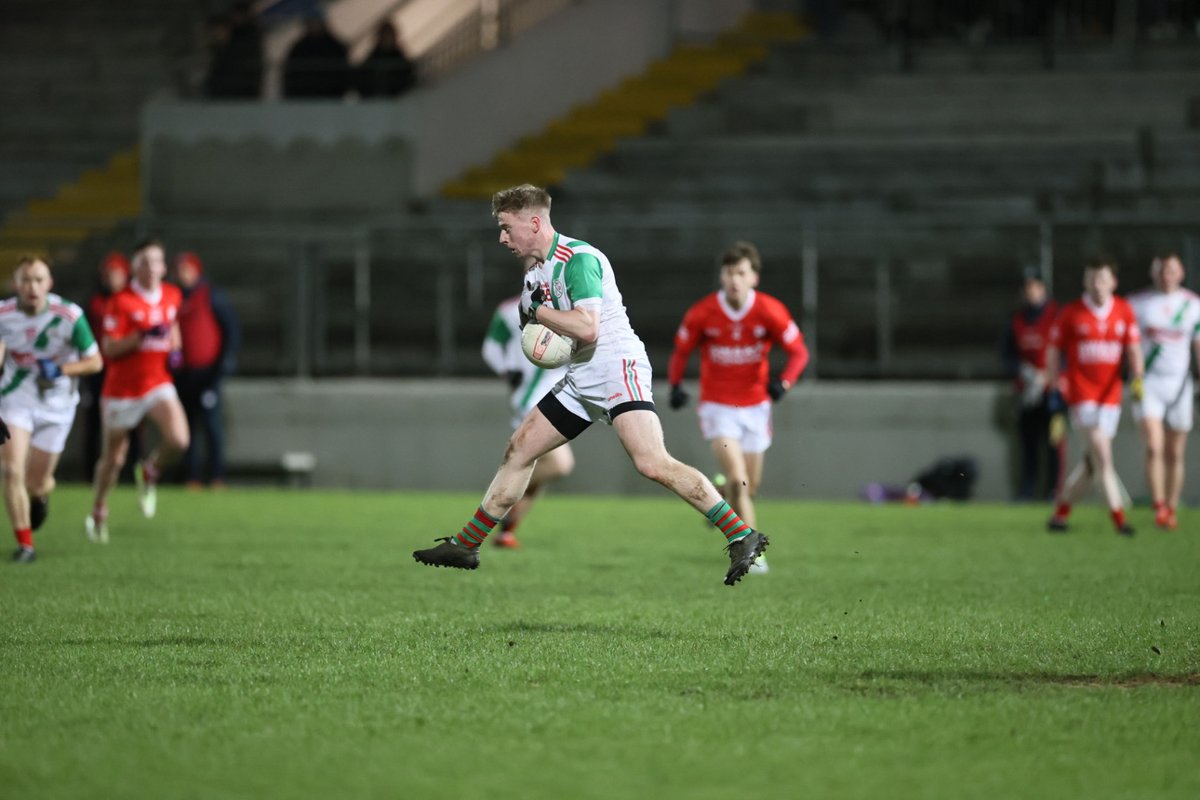 pgahern's tweet photo. Palatine lead Eire Og in the STRYVE U 20 - 'A' final at bitterly cold and windy NCP at HT by 2-8 to 1-6. Pal have the wind in the 2nd half. @Carlow_GAA @Natsport @TheLeftWingBack @PalatineGAA @Eireogcarlow https://t.co/xVkOgsd91I