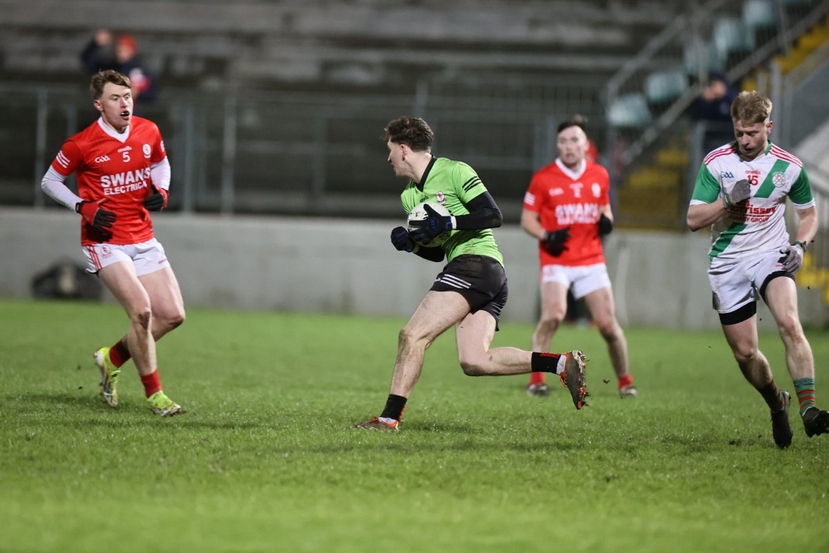 pgahern's tweet photo. Palatine lead Eire Og in the STRYVE U 20 - 'A' final at bitterly cold and windy NCP at HT by 2-8 to 1-6. Pal have the wind in the 2nd half. @Carlow_GAA @Natsport @TheLeftWingBack @PalatineGAA @Eireogcarlow https://t.co/xVkOgsd91I