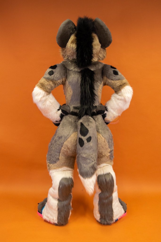 lemonbrat's tweet photo. If you happen to find this tail at MFF, please bring it to our booth or message Roman on telegram @/RomanYeener!! I dropped it on my way from the garage to the booth 😬😬😬 https://t.co/2dsvLyIKi8