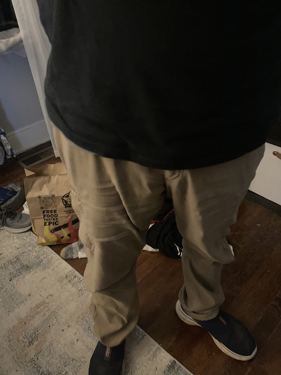 KatieVader1's tweet photo. How is it ok for a drive thru worker to get the police to come to your home, accuse you of indecent exposure and ban you from Bojangles (3048 Ft Henry in Kingsport TN)? I’m driving and my passenger had on khaki pants. She took the time to get my tag but didn’t see the pants! https://t.co/z3JPie1cjh