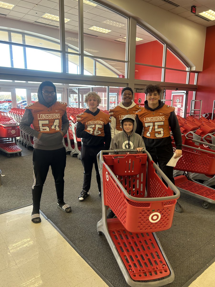Kell_Football's tweet photo. Had a great time this morning at Shop With A Longhorn! Thank you for all the people who make this annual event possible! One of the many reasons why Kell is such a special place!
#SWAL | #DMGB https://t.co/5ab5jJXNZJ