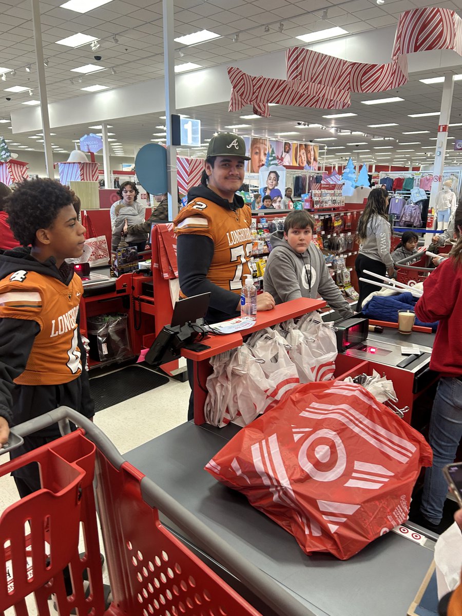 Kell_Football's tweet photo. Had a great time this morning at Shop With A Longhorn! Thank you for all the people who make this annual event possible! One of the many reasons why Kell is such a special place!
#SWAL | #DMGB https://t.co/5ab5jJXNZJ