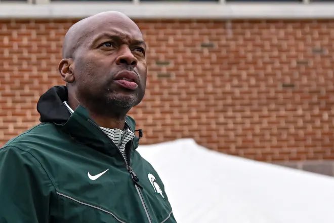 brodysheetzESPN's tweet image. My AD didn’t pay millions for a top 15 basketball team. #TheDifference