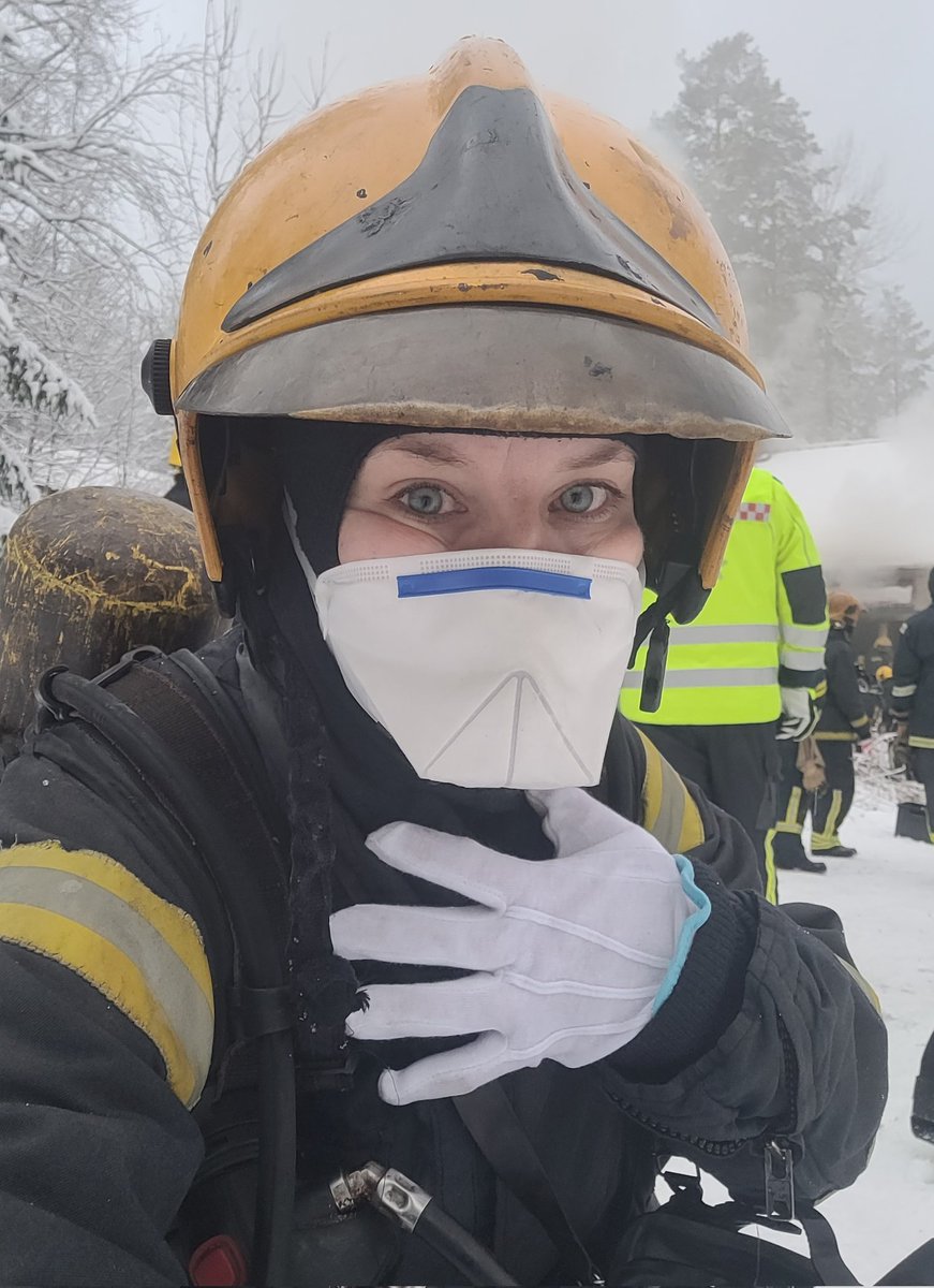 TiinaP6's tweet photo. Todenmittaiset lämpimät harjoitukset 🔥 #savusukellus #vpk #pelastustoimi https://t.co/iTTMwvJALo
