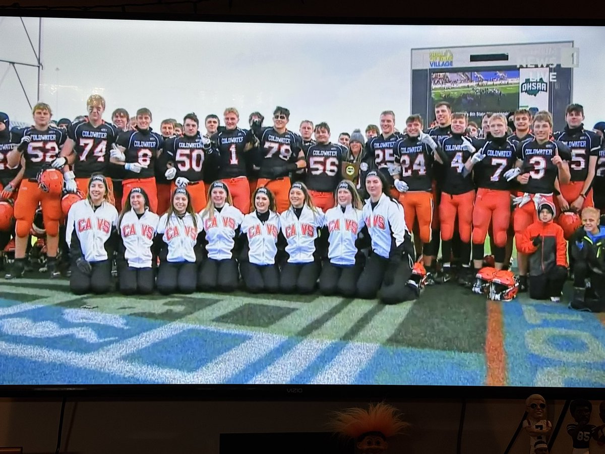 jkoe72's tweet photo. Congrats Coldwater Cavaliers!
2024 OHSAA Div 6 State Champions!!
Great group of seniors! You carried the memory of your teammate on your hearts all season. 🧡🖤
#CavFootball #CW70 #StateChamps #GoCavs https://t.co/rKnG8OHjYZ