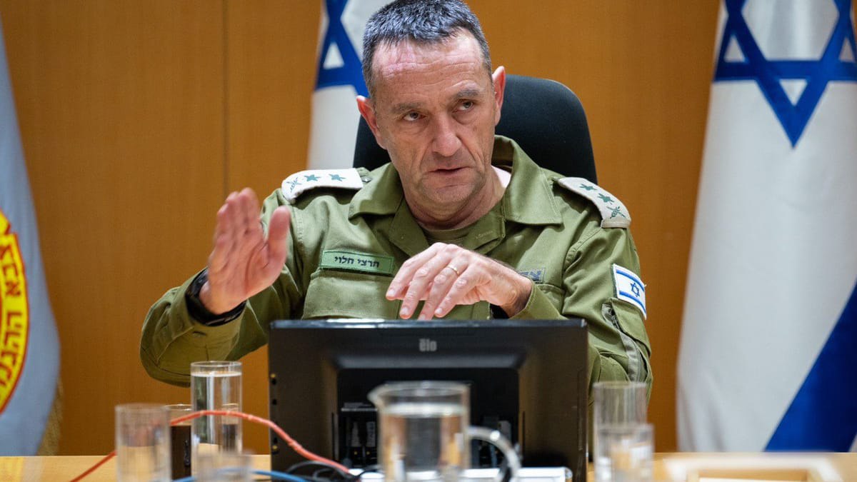 🇮🇱🇸🇾 El jefe del Estado Mayor de las FDI, el teniente general Herzi Halevi, dijo que el ejército está vigilando a las fuerzas rebeldes para asegurarse de que "no se vuelvan en nuestra dirección"  <a href="/IDF/">Israel Defense Forces</a>