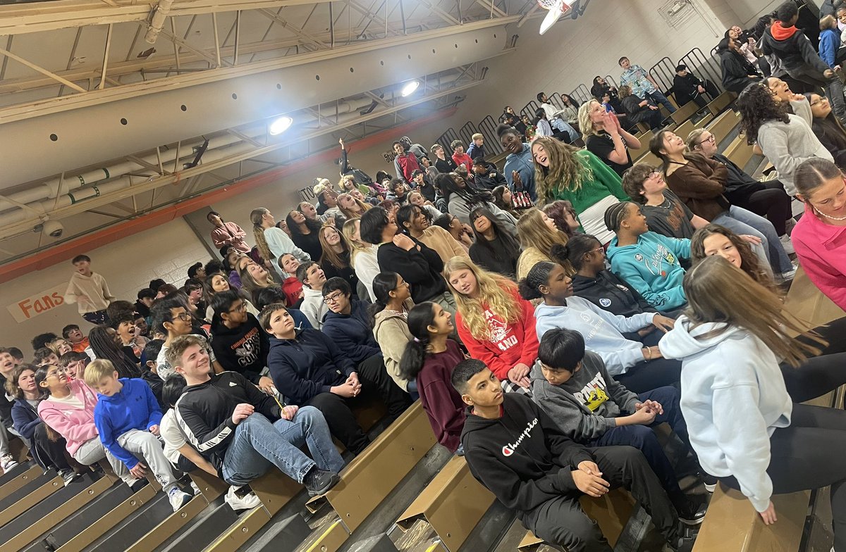 ChiddixJHS's tweet photo. During our Early Release Day this week, our PBIS team hosted the Reindeer Games for our 2nd quarter incentive!! Lots of laughs, fun, and singing!! #BEaCHARGER #unit5pride https://t.co/VPRchEeEU9
