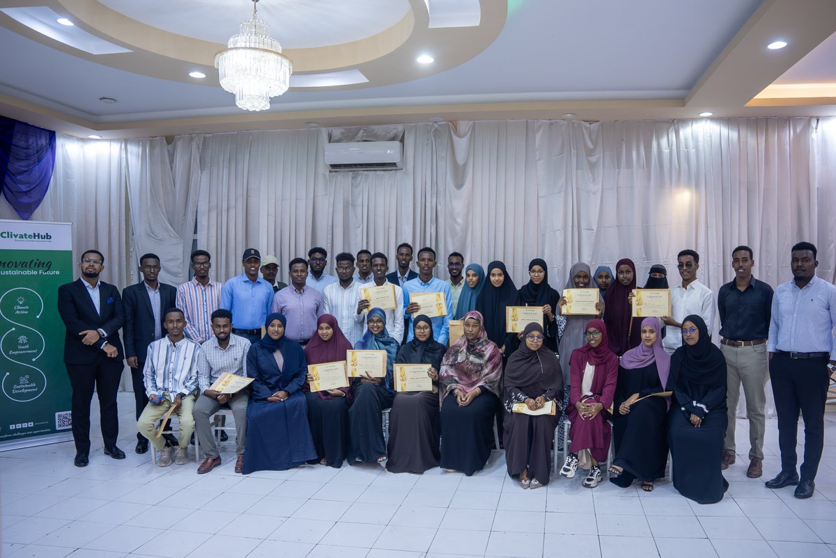 ClivateHub's tweet photo. 1/4 We are thrilled to announce the successful conclusion of the #ShapingTomorrow Program – Cohort 1! Out of 190+ applicants, we selected 35 young innovators from Mogadishu’s universities &amp; environmental organizations to tackle Somalia’s pressing climate challenges. 🌍 https://t.co/vmnNpkAoyw