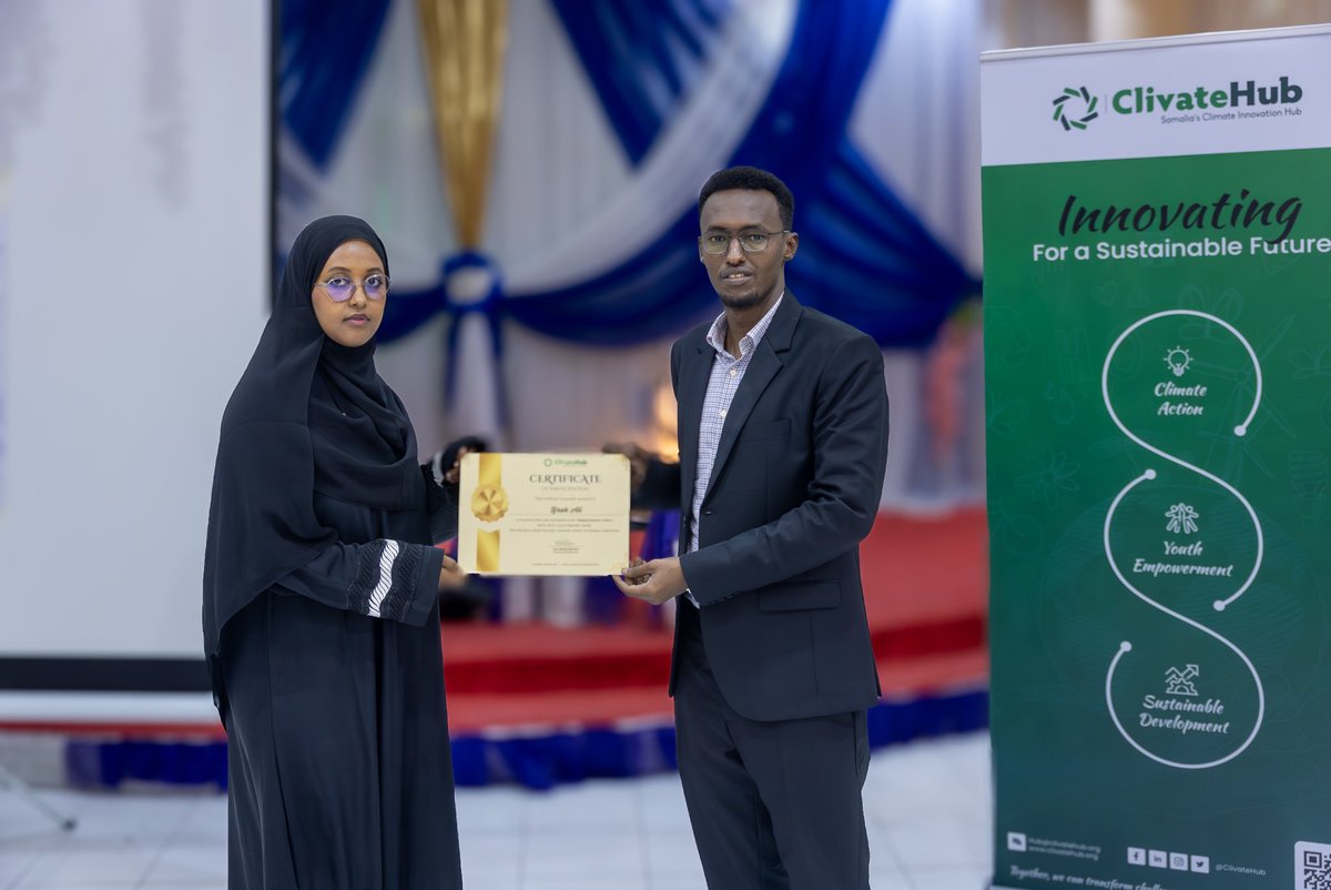 HornThriveHub's tweet photo. 3/4 The teams showcased innovative ideas to address these challenges, proving the potential of youth-led solutions in creating real impact. 

Today, we awarded certificates to our amazing participants for their dedication &amp; commitment to climate action. 🙌 https://t.co/QyMpSzI9ag