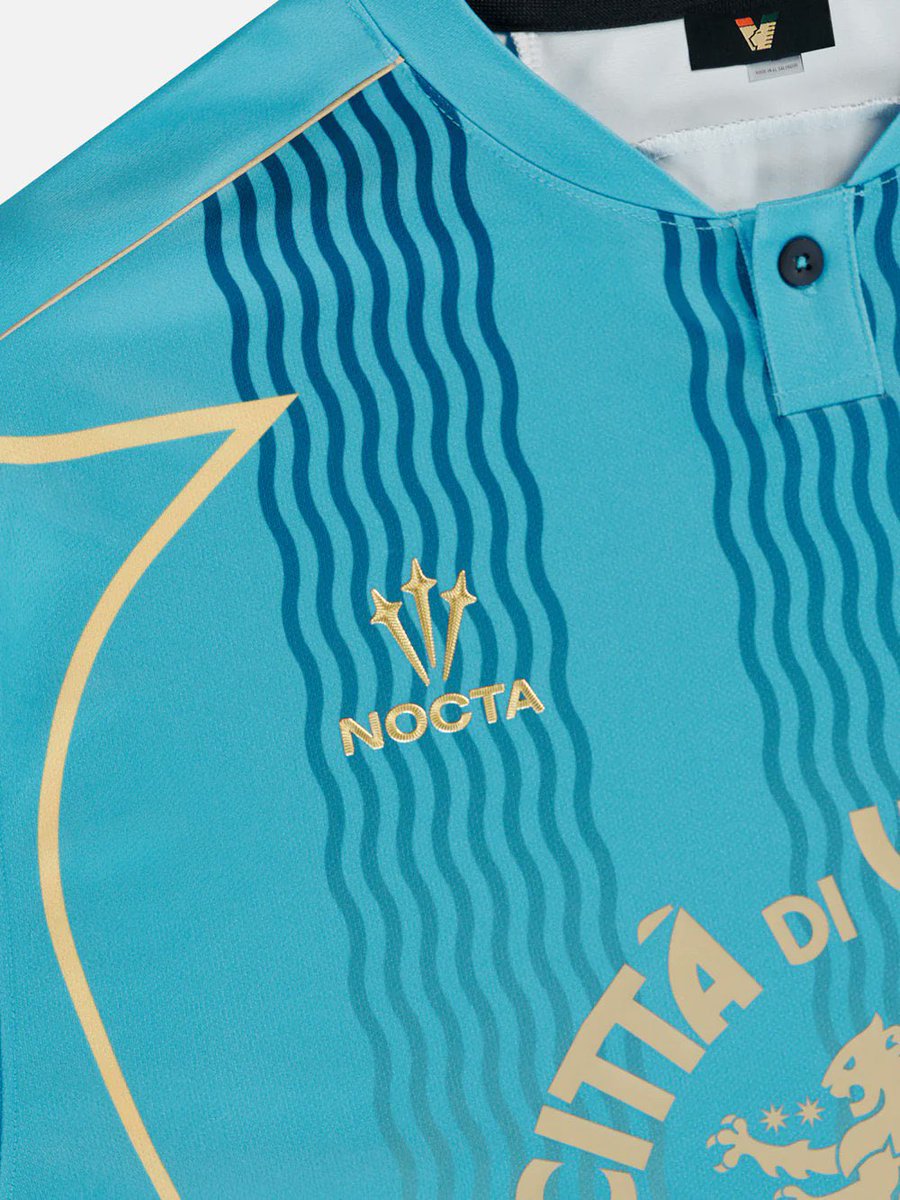 tenislinks's tweet photo. 🌊 Nocta, de @Drake, divulga o novo uniforme 3 do Venezia FC. https://t.co/7i0I4RuT8R