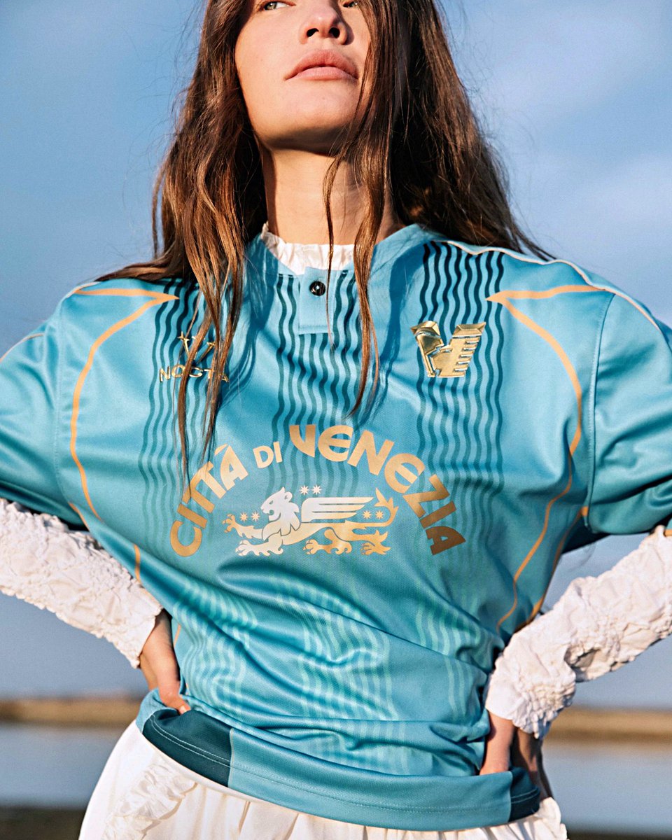 tenislinks's tweet photo. 🌊 Nocta, de @Drake, divulga o novo uniforme 3 do Venezia FC. https://t.co/7i0I4RuT8R