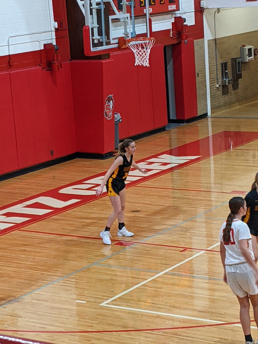 CoachEvanBell's tweet photo. #24 @brookepizzala (25') has set her teammates up for shots making accurate passes for assists. She has multiple deflections on D. #5 @WrightW48586088 (25') has converted layups off back cuts, drilled a straightaway 3, &amp; created w/ her dribble. 2 solid SRs. #SwartzCreekShowcase https://t.co/kFEAn3RDBT