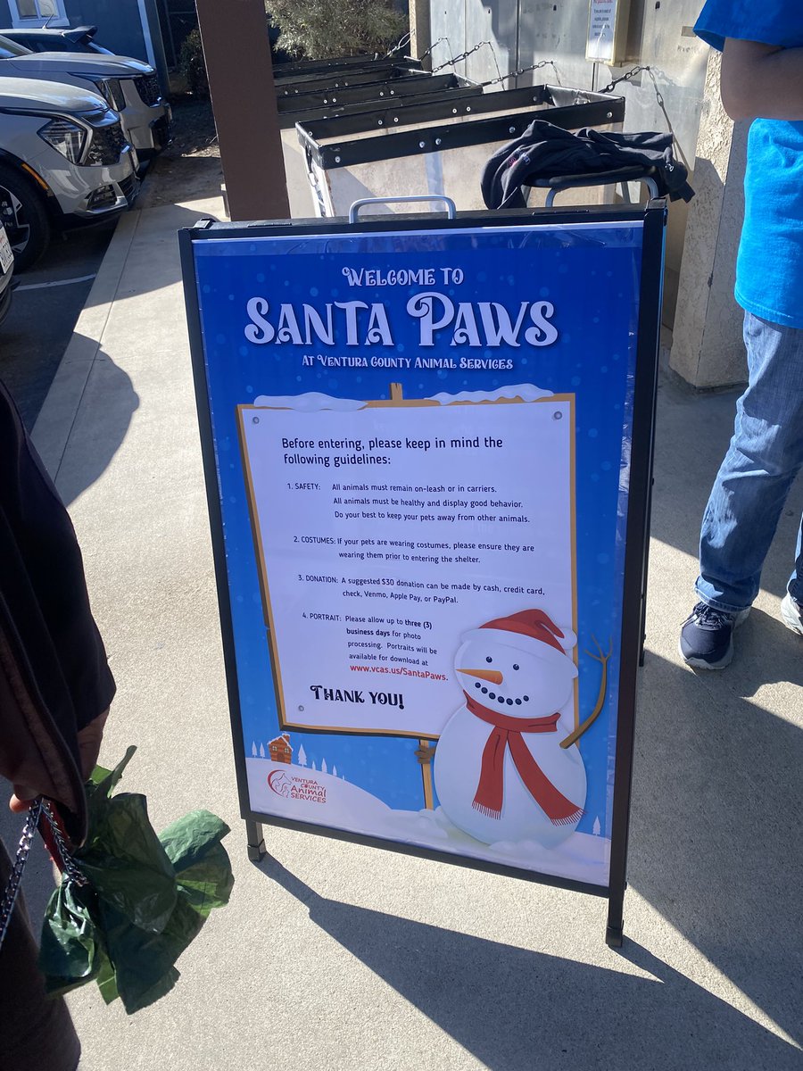 HozumiBerger's tweet image. Zen and Santa Paws (and Mr Grinch)🐾🐾🎅🎄 #VCAS #santapaws 毎年恒例のサンタパーズ爺さん(とグリンチさん)イベントで善の写真撮って頂きました♪