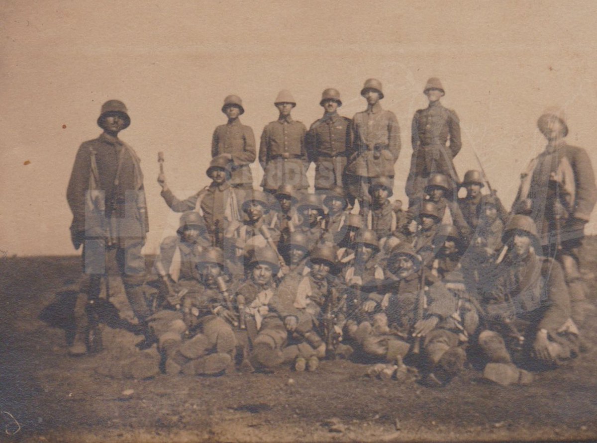 Ferit Bakır (@feritbakir) on Twitter photo Birinci Cihan Harbi sırasında hücum taburu kursuna katılan Türk subayları, İstanbul, 1917. Birinci Cihan Harbi sırasında hücum taburu kursuna katılan Türk subayları, İstanbul, 1917.