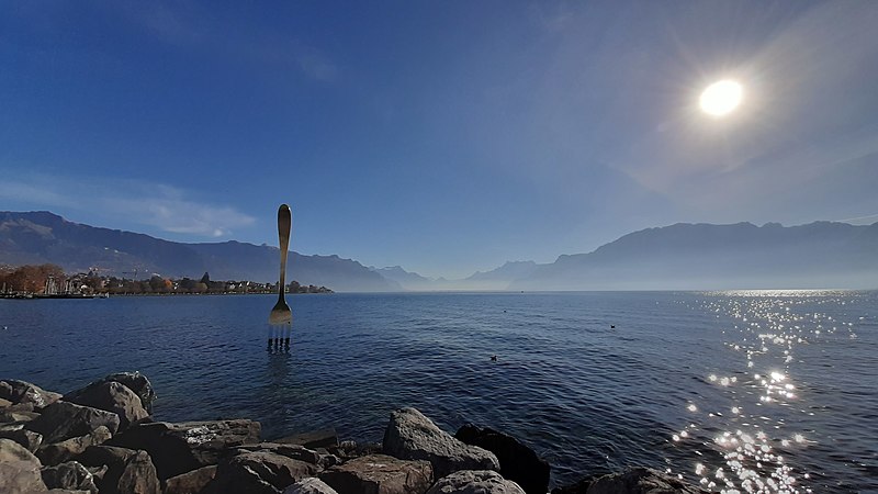 Dirk_Hauri's tweet photo. @elonmusk The fork in Vevey Switzerland at the Lake Geneva. https://t.co/YXb3nftP1a