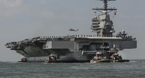 "El USS Gerald R. Ford es el portaaviones más grande y avanzado del mundo. Con capacidad para 75 aeronaves y dos reactores nucleares, redefine el poder naval. Sus sistemas de lanzamiento magnético y tecnología punta marcan el futuro de la marina. #Defensa #TecnologíaNaval"