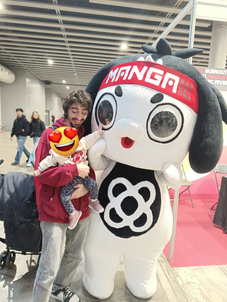 Ja som a casa després de tornar del <a href="/MANGAbcn/">Manga Barcelona</a> El primer saló de la nostra petita, s'ho ha passat molt bé.

Li ha encantat l'Ona-chan, anava senyalant tots els cartells que veia <a href="/carlesdalmauart/">Carles Dalmau</a> 

Si arriben a fer peluixos n'hauríem comprat un per ella.