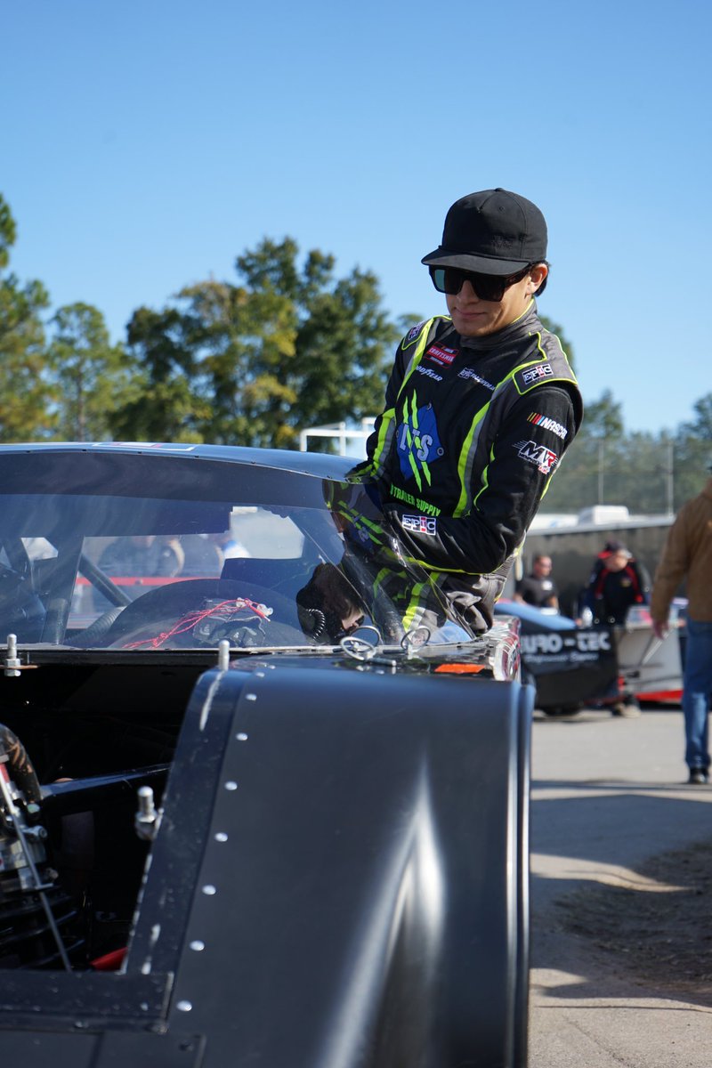 Race day! Catch it all live on <a href="/FloRacing/">FloRacing</a> at 7pm! #SnowballDerby