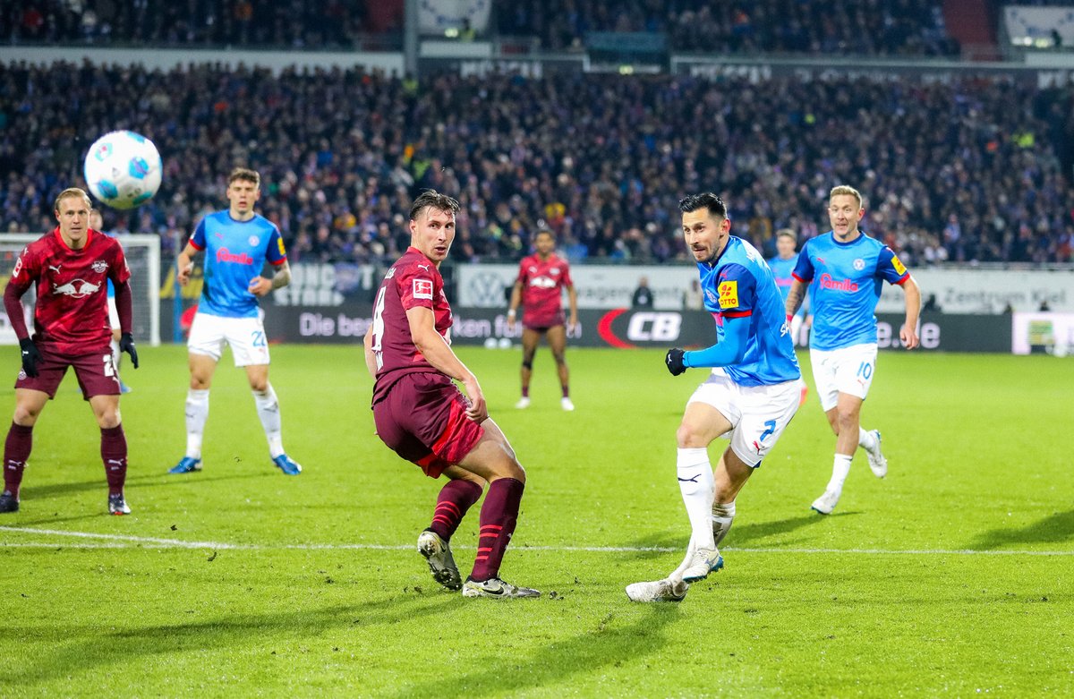 Holstein_Kiel's tweet photo. Immer weiter! ⏯️
_
#KSVRBL #KielAhoi https://t.co/ev8x06djjY