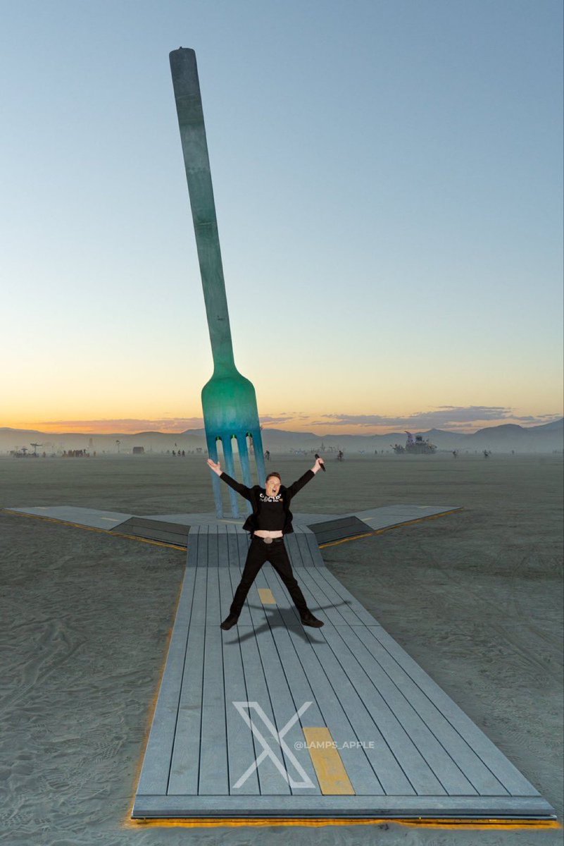 RonaldIngram's tweet photo. Musk Unveils Sculpture in TX: I see this as a multidimensional metaphor depicting non-binary problem solving in 4D+ the beauty of complexity between chaos & order #chaord Reminds of #zappos @Zappos used to buy art for #Vegas What do you see? @LasVegasLocally @VegasTech https://t.co/CyhkyOnVVI