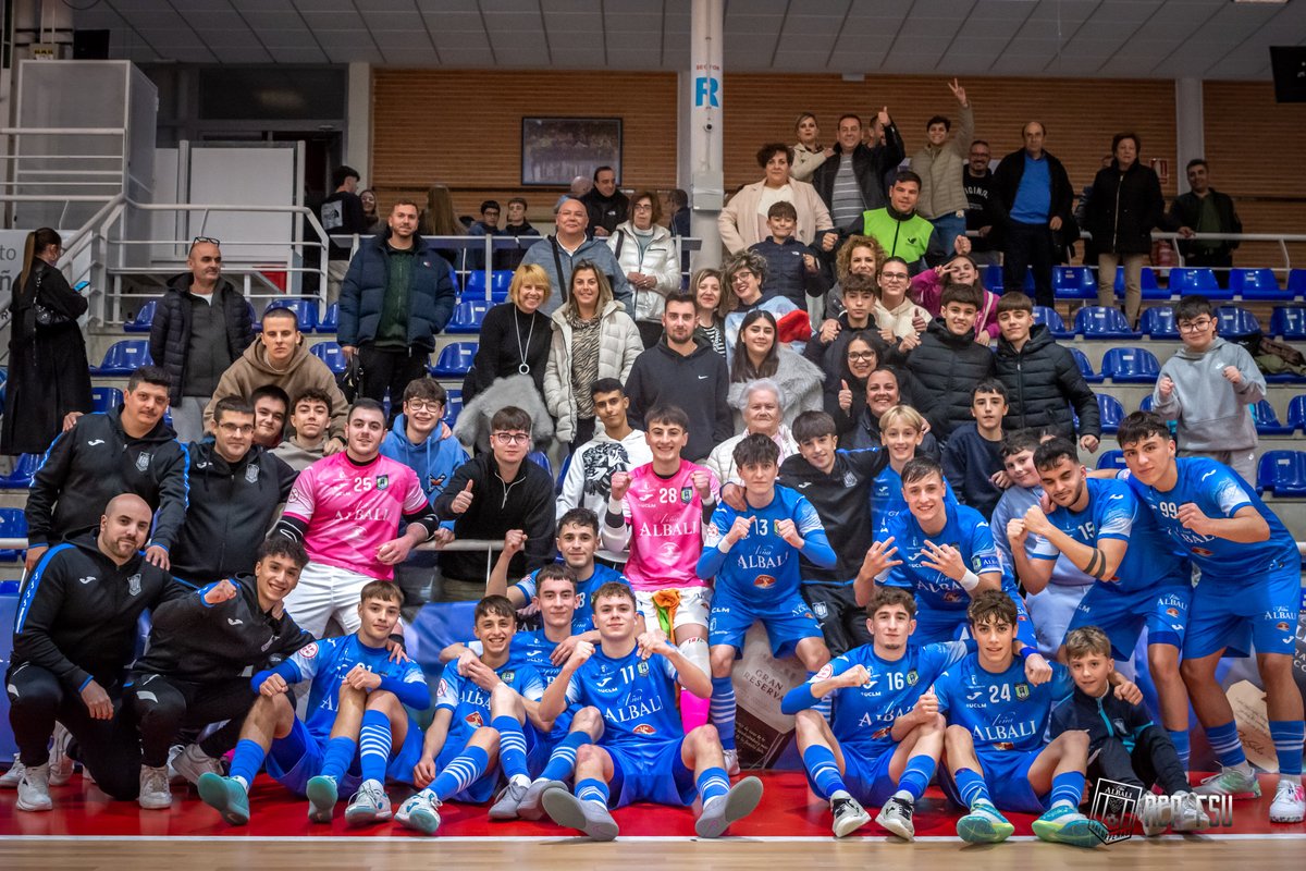 🔵 TERCERA 🔵

VIÑA ALBALI VALDEPEÑAS B 4-3 CD TEMBLEQUE FS

Goleadores:
<a href="/adrianvivar18/">Adrian Vivar</a> ⚽
#Héctor ⚽
#Alfonso ⚽
GPP ⚽

Asistencias:
#Gabri 2️⃣

➡️ Espectacular victoria del filial que desempató jugando con portero-jugador en el último minuto.

📸 <a href="/aurecape/">aure</a>