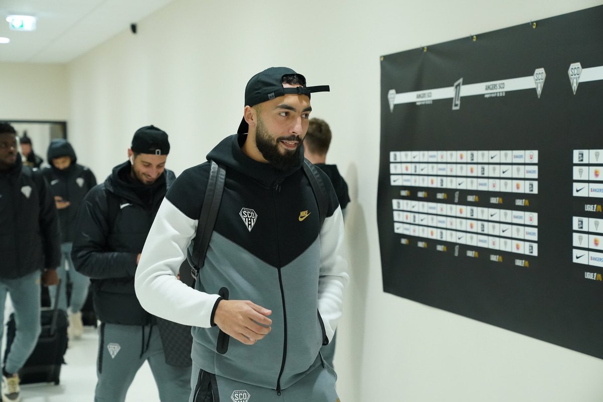 AngersSCO's tweet photo. L'arrivée de vos joueurs 👀
#SCOOOL https://t.co/t3Qe7Fp3kd