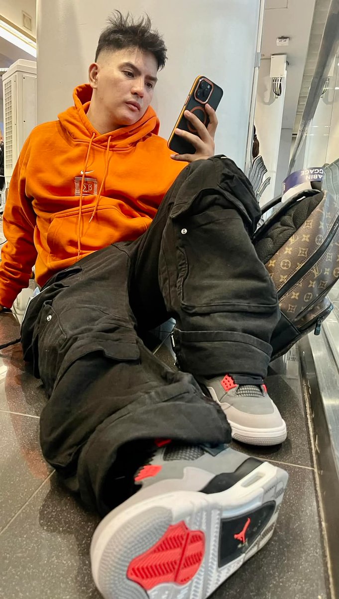 People will always judge you. That doesn't mean you have to pay attention to them.

#TeamMygztersOfficial 
#MygzMolino