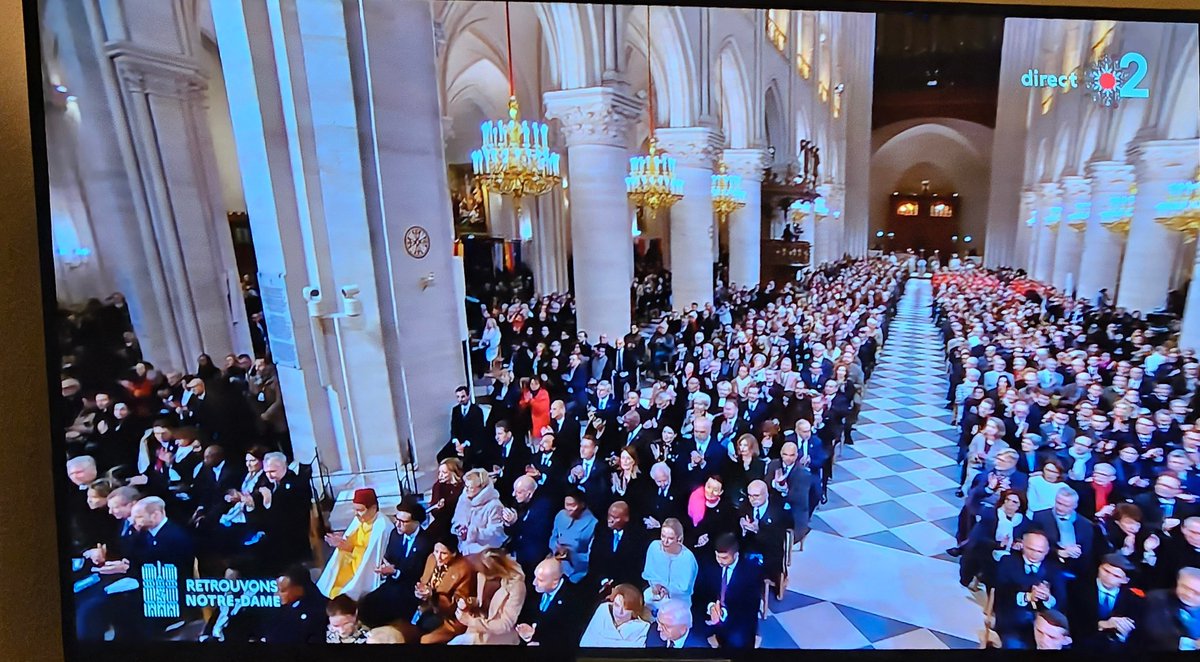 jackphilipsbe's tweet image. Ik kijk naar France 2 (heropening Notre Dame Parijs). Macron heeft korte toespraak gehouden. Wat heeft de taal van Moliere toch, wat de taal van Vondel niet heeft.