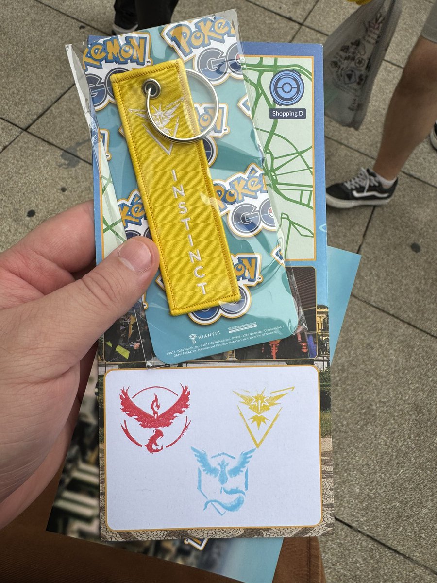 Então <a href="/PokemonGoApp/">Pokémon GO</a> <a href="/PokemonGOptBR/">Pokémon GO BR</a>, legal o evento, mas só tinha como brinde chaveiro da equipe que eu NÃO faço parte. Que palhaçada 🤡