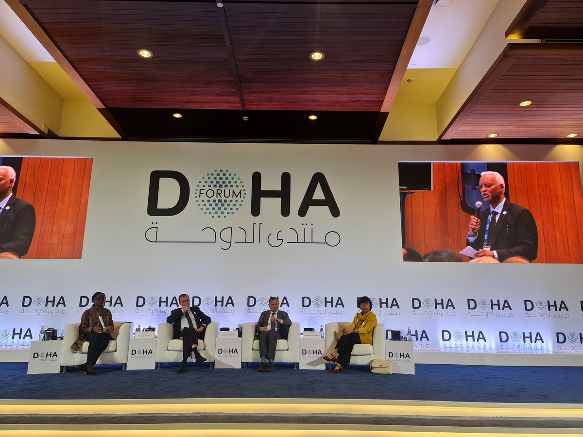 Bu yıl 22.si düzenlenen #DohaForum'un davetlisi olarak Katar'dayım. Alanında dünyanın en büyük toplantılarından olan Forum birçok devlet başkanı, bakan, akademisyen, medya mensubu ve uluslararası düşünce kuruluşlarının temsilcilerine ev sahipliği yapıyor.