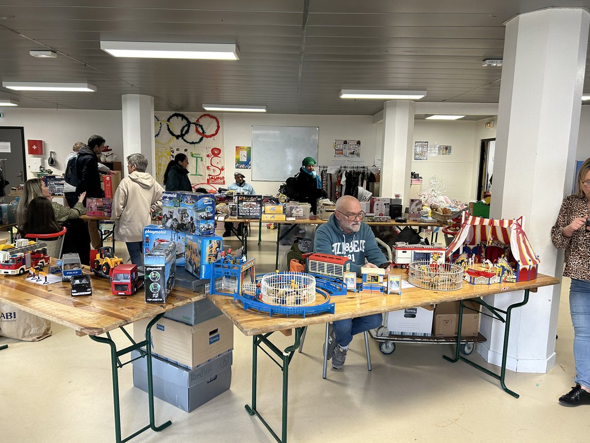 Encore une bourse aux jouets orchestrée magnifiquement par l’équipe du Centre Social pour le plus grand plaisir de tous !# BoisBlancs #Lille #Centresocial