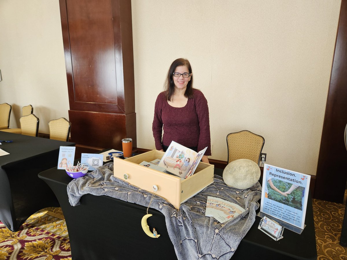 BooksbyLindsay tweet media