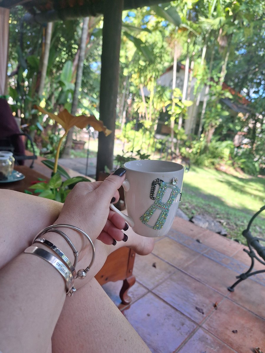 GuzmanKaro36285's tweet photo. La noche entre colcha y almohadas,
la mañana con un clima exquisito...
Gracias Dios!!
#elpatiodeK
#sabadito
#elmañaneeo
#provecho
#caffetime
#cafeinalover https://t.co/yim7qSeHA6