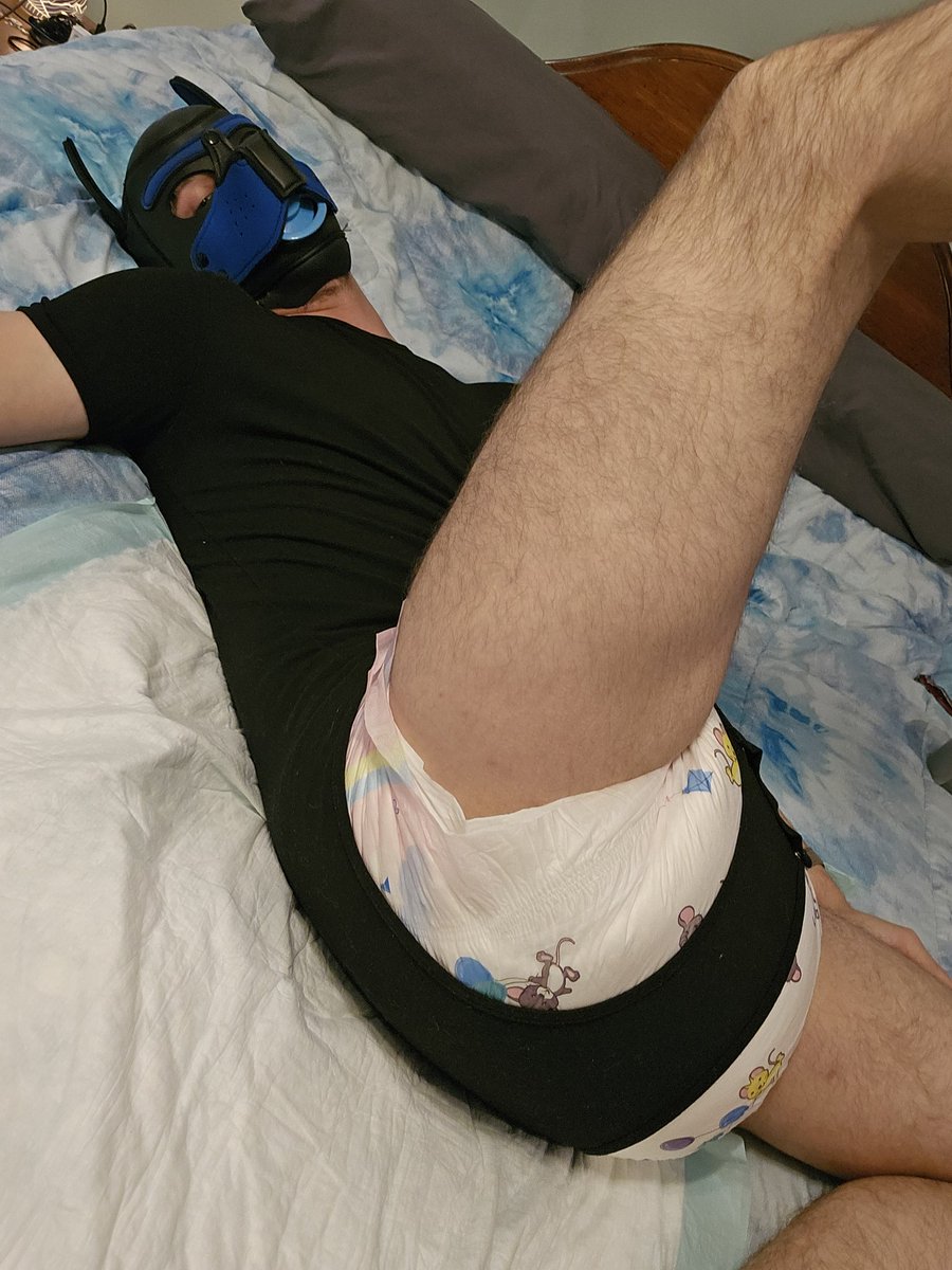 Memezsz's tweet photo. Look how big my double diaper is! 
#extrathickdips #Memezsz #abdl #abdlcommunity #diaperlover #diaperfur #diaperpup #thickdiaper #chastity #soakeddiaper #doublediaper https://t.co/OhNjb1NWHc