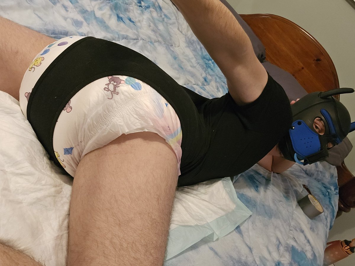 Memezsz's tweet photo. Look how big my double diaper is! 
#extrathickdips #Memezsz #abdl #abdlcommunity #diaperlover #diaperfur #diaperpup #thickdiaper #chastity #soakeddiaper #doublediaper https://t.co/OhNjb1NWHc