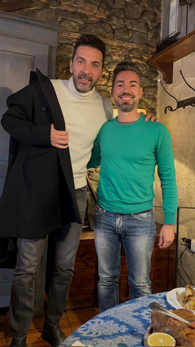 SimoneDesign_'s tweet photo. @massimozampini un saluto da Gigi https://t.co/6cjfUzkzX9