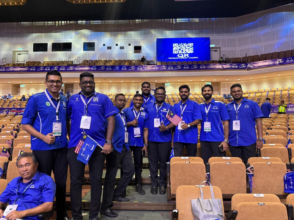 teamputeramic's tweet photo. Putera MIC telah hadir sama ke Konvensyen dan Sambutan Jubli Emas Ulang Tahun Ke-50.

Selama lima dekad, Barisan Nasional telah menjadi tulang belakang pembangunan negara, memperjuangkan kesejahteraan rakyat, dan memacu Malaysia ke arah kemajuan yang pesat https://t.co/iHZR0KYrxc
