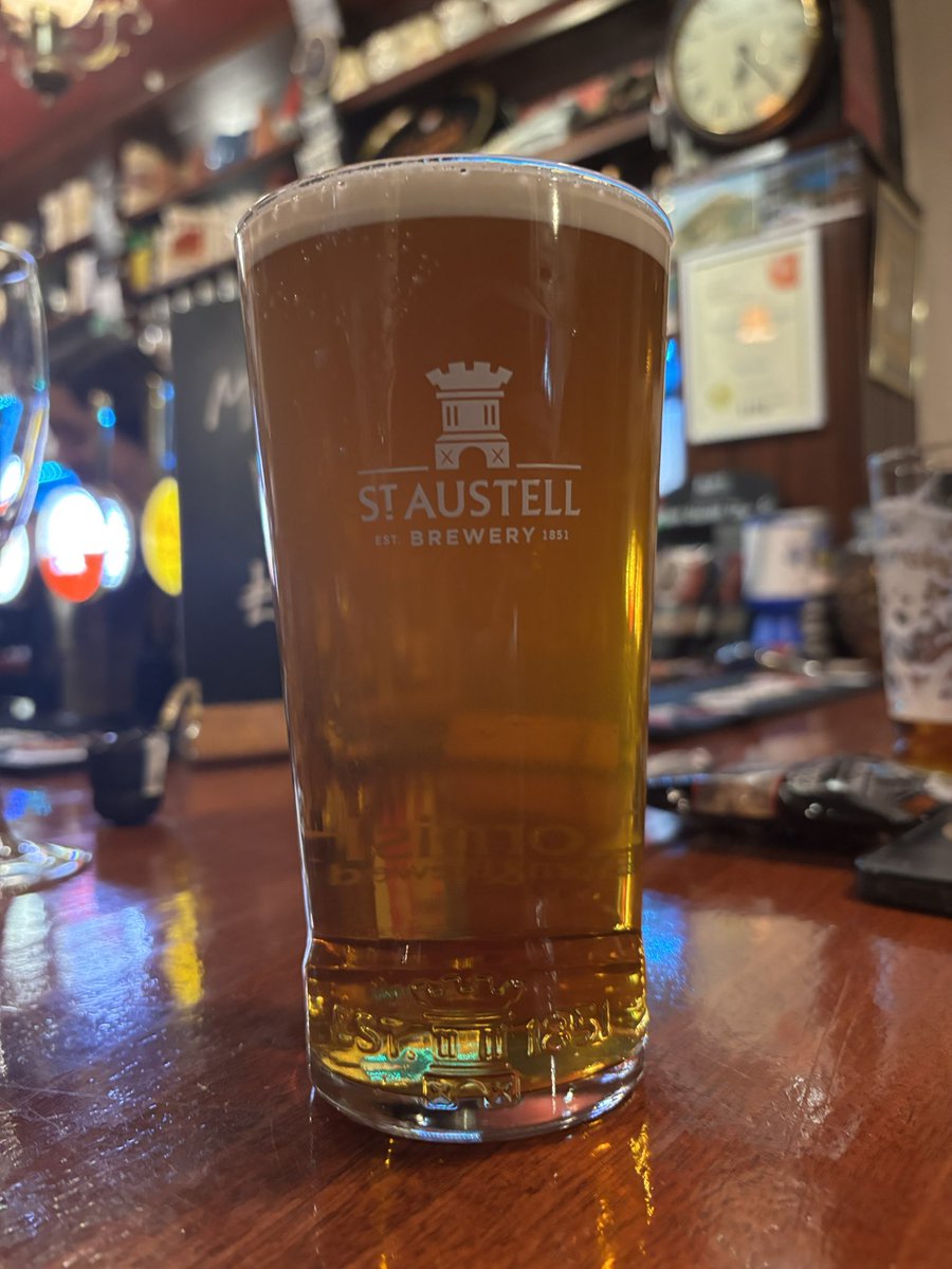 AltonSteven's tweet photo. On #SmallBusinessSaturday hereโs to all our brilliant pubs & their teams. These small local businesses are #notjustapub. Creating vital social connections, bringing communities together, safe social spaces, skills & careers & foundational in local economies. #MyPub @BIIandBIIAB https://t.co/FnhAdynSiI