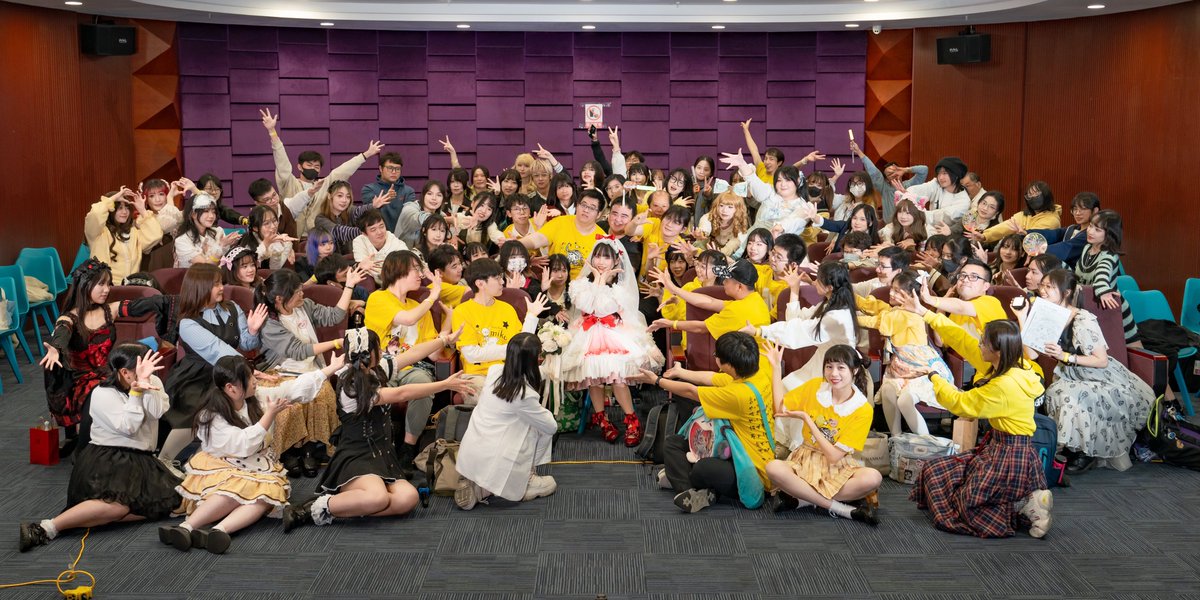miko02xxx's tweet photo. MIKO ONE-MAN in 広州🇨🇳
中国10周年イベント、無事成功しました✨
たくさん踊ってたくさんみんなの笑顔を
見れて本当に幸せでした~(*´ᵕ`*)੭💗
日本からきてくれた人たちもありがとう❣️
みこは幸せものです🐣♡ https://t.co/bXcFrqB4Ol