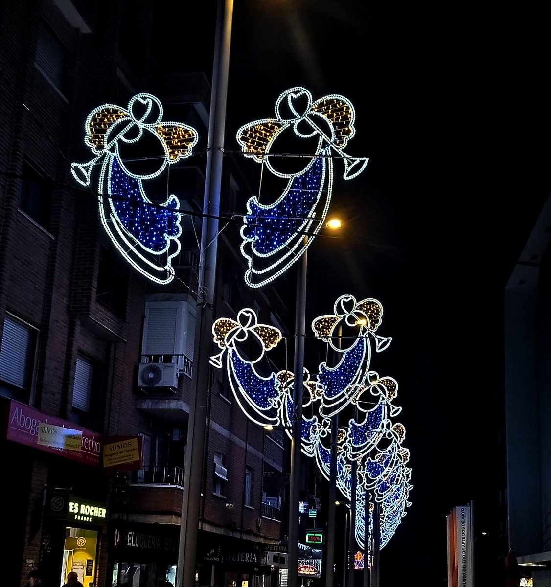 Mr_SanGar93's tweet photo. Motivos de farola de la Navidad de Móstoles 2024-2025, instalados por Iluminaciones C. Plaza. #iluminación #alumbrado #navidad #Mostoles #lucesdenavidad #luces #alumbradonavideño #Christmas #citylights #lucesnavidad #mostolescity #chritmaslights #feliznavidad https://t.co/5hS1L28KHz
