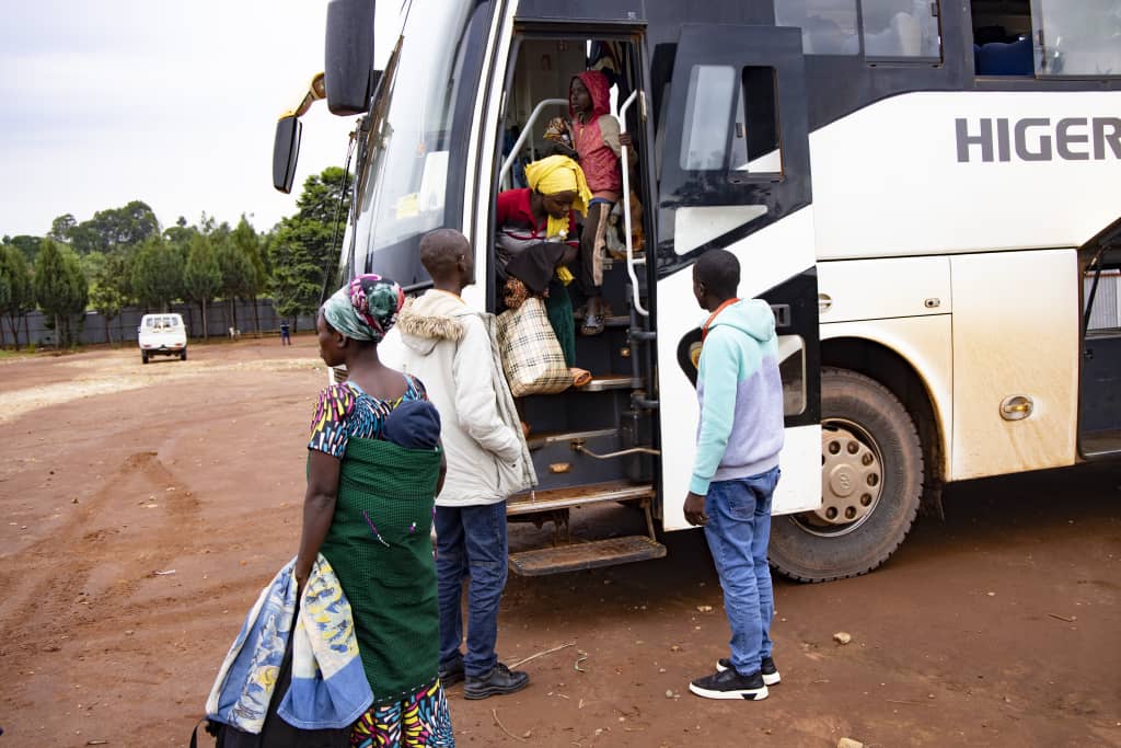 RTNBurundi's tweet image. Accueil de 47 rapatriés issus de 16 ménages  en provenance du camp de #Nduta en #Tanzanie, ce 05 décembre 2024 à la  frontière  #Mugina,  en commune Mabanda de la province Makamba, dans le cadre  du rapatriement  volontaire et réintégration des réfugiés au Burundi.