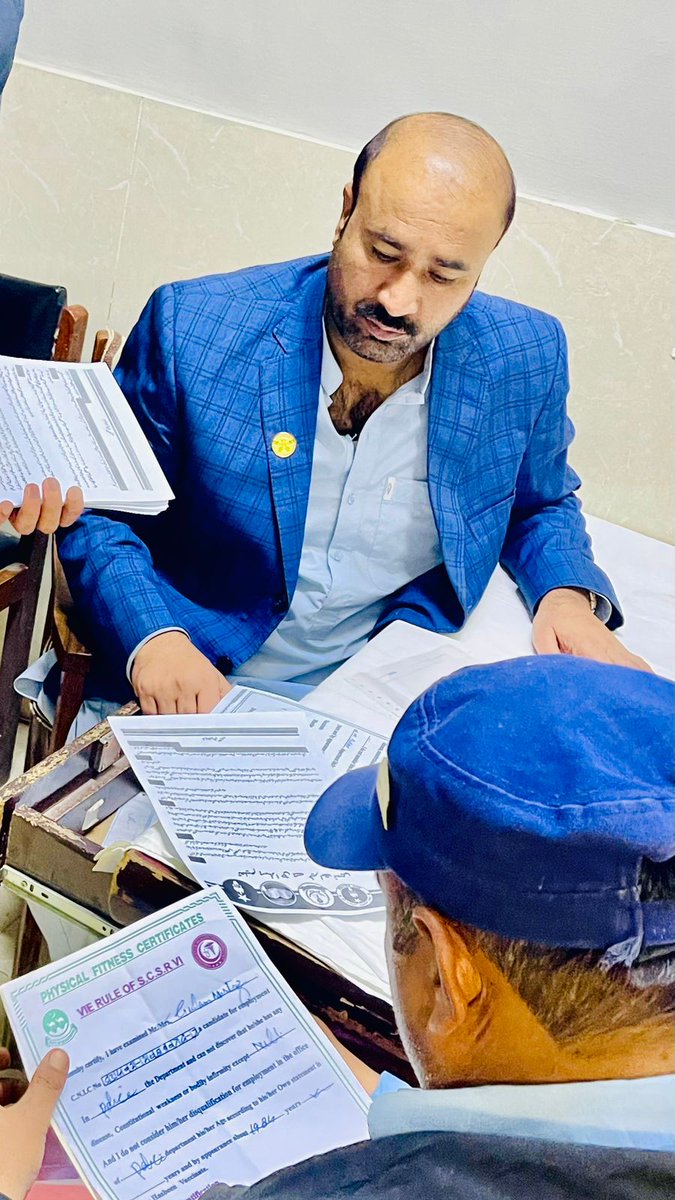 بولان میڈیکل کالج کی بندش اور ہاسٹلوں پر قبضے کے خلاف کل بروز اتوار کو منعقد کیے جانے والے سیمنار کے سلسلے میں آج کوئٹہ کے تعلیمی اداروں سمیت مختلف مقامات پر طلباء کی جانب سے پمفلیٹ تقسم کیے گئے۔ سیمنار کل بروز اتوار صبح گیارہ بجے دھرنے کے مقام پر منعقد کیا جائے گا۔