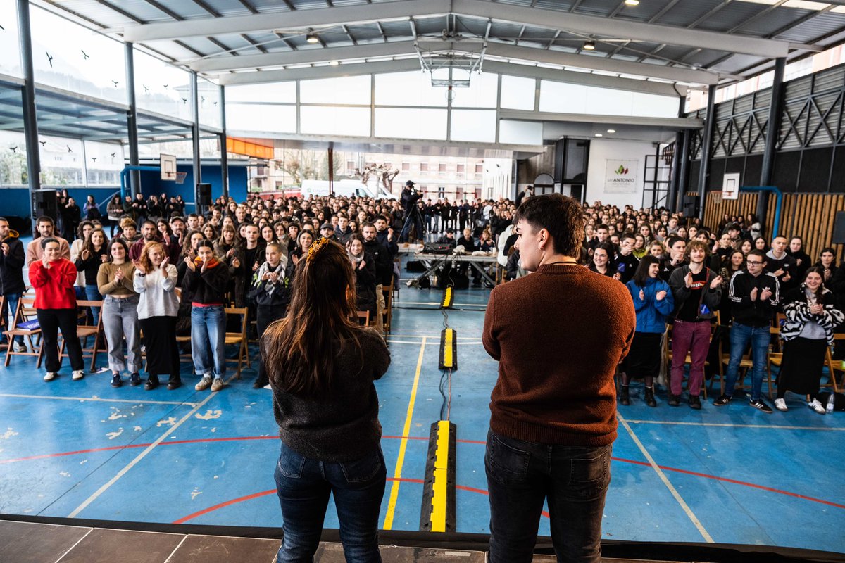 Abenduak 7. Gaur, Kongresu amaierako ekitaldia ospatu dugu Durangon.

Ikama berria aurkeztu dugu. 

Indarberrituta gatoz, ikasleria osoa martxan jartzeko asmoz.
Gora ikasleon borroka!