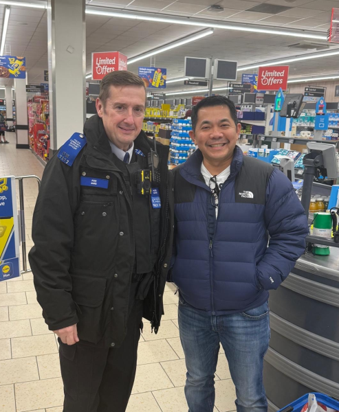 St Helier SNT were at Lidl Rosehill engaging with the community and building trust with local businesses following reports of ASB.
