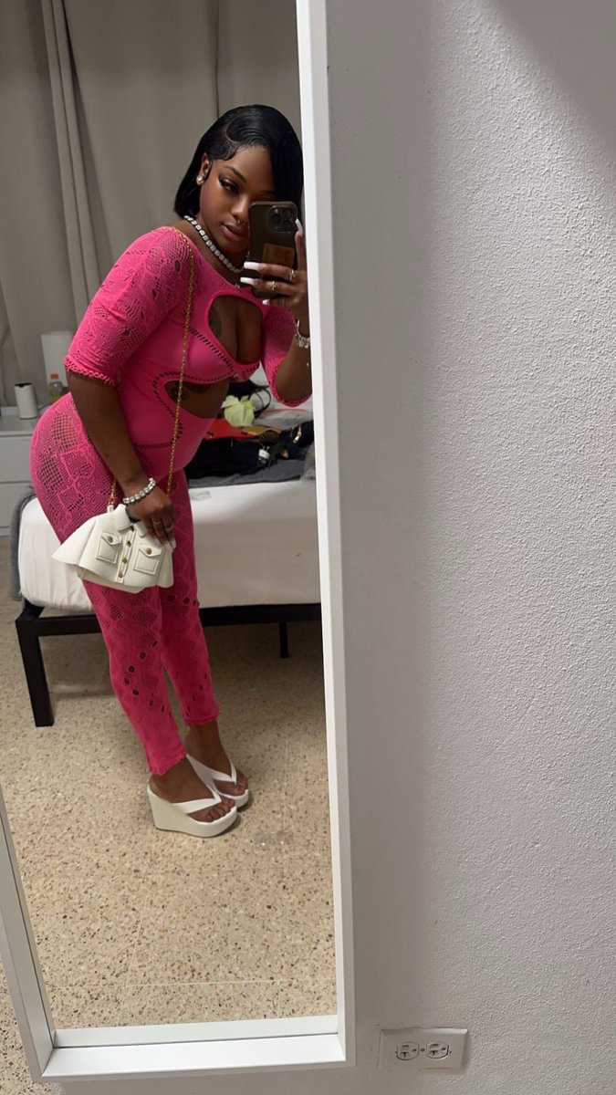 Q U E E N 👑. tweet media