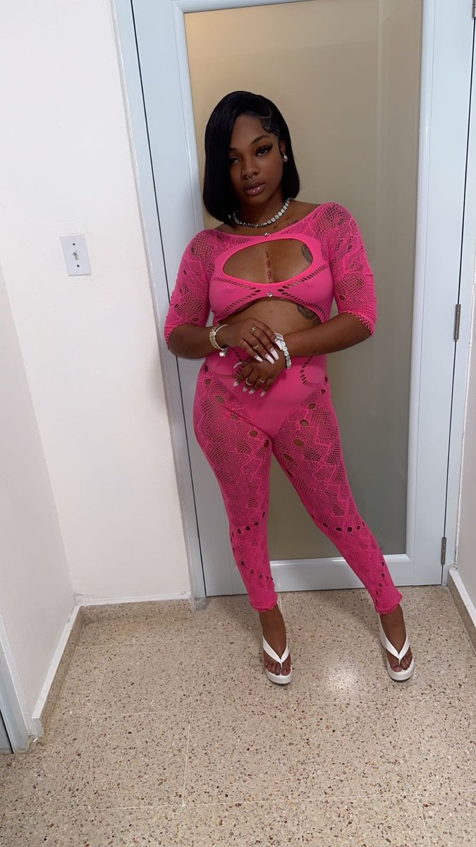 Q U E E N 👑. tweet media