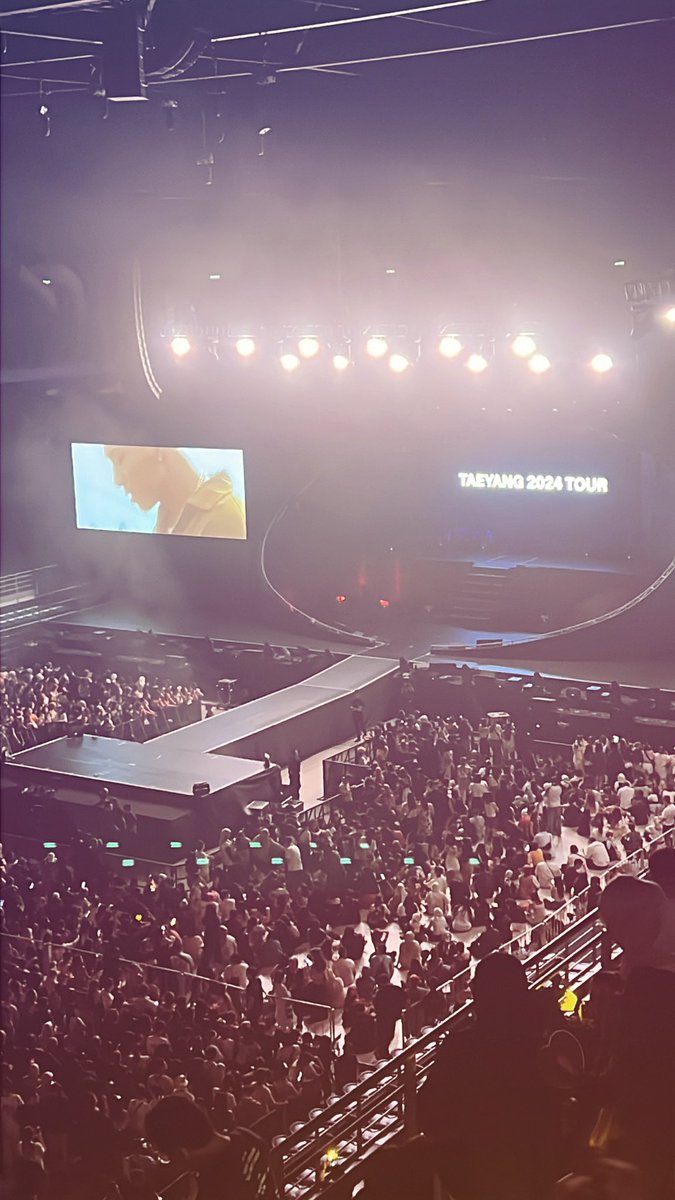 qidkiddy3's tweet photo. Best night ever!!!!! 
Thank you @Renjunwifey22 for the ticket 💜💜 If BigBang come, i'll surely use ur TS again 😘 https://t.co/CJU0SzOyqk